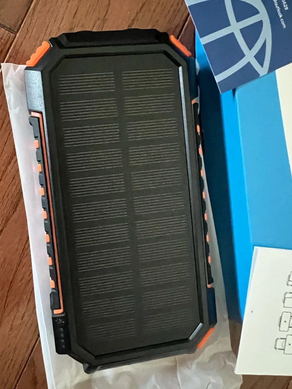 Hiluckey solar power bank portable solar charger.
